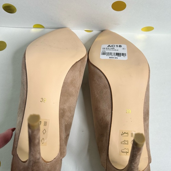 Le Chateau beige suede point toe mules heels - Picture 7 of 7